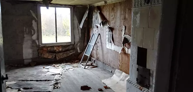 Why Selling a Distressed House Through Traditional Methods Fails in Palmdale